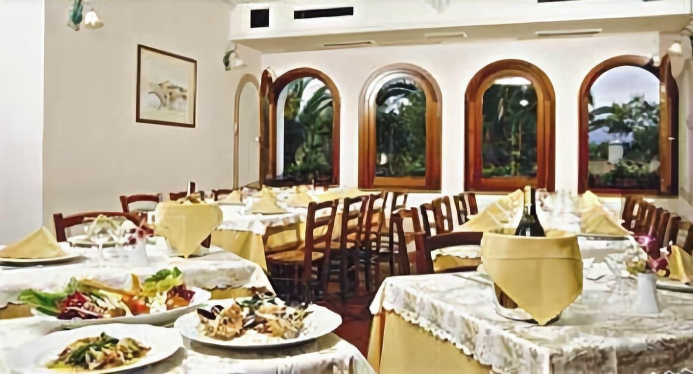 Hotel L'Ulivo Джиразоле Экстерьер фото